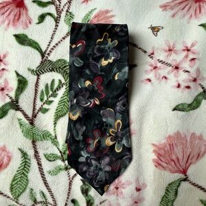 Elegant Floral Tie - Black and Gold